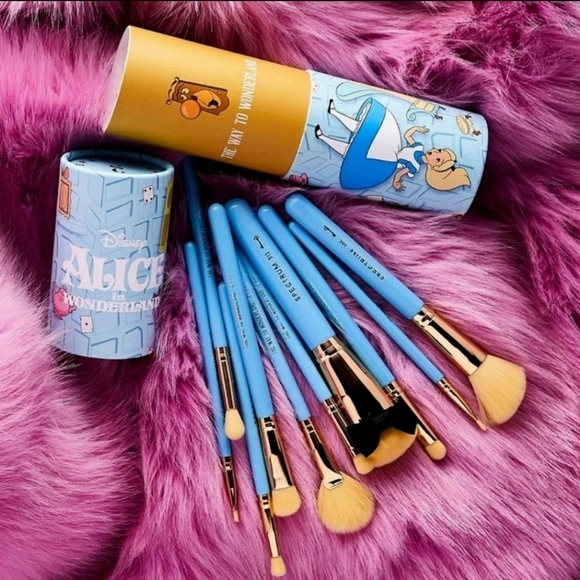 Alice in Wonderland 10 Piece Brush Set - Picture 15 of 16